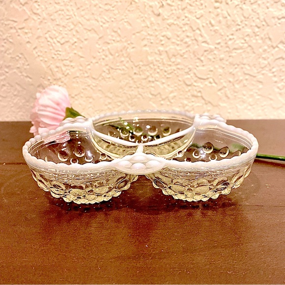 Vintage 40s Anchor Hocking Opalescent Moonstone Hobnail Divided Clover Dish - Picture 2 of 8